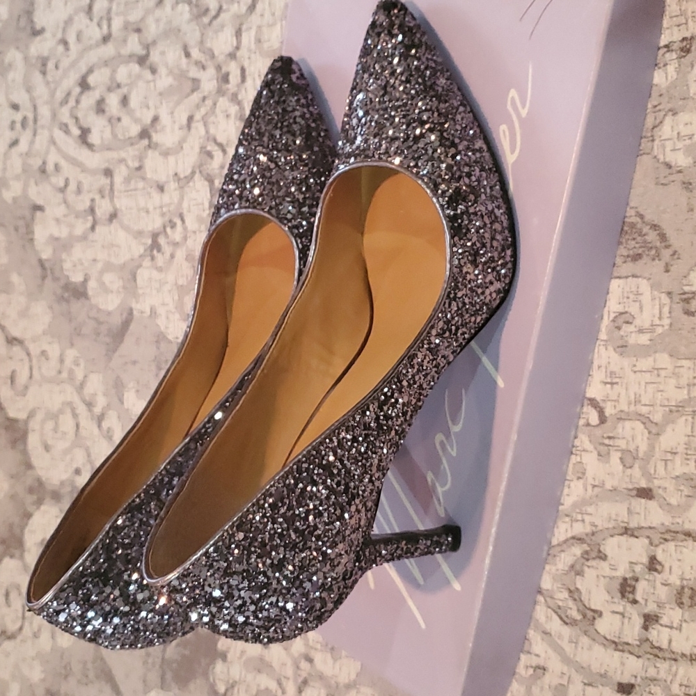 Sparking Silver Nine West Shoes - Picture 2 of 5